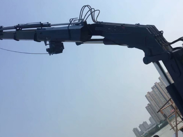 船用折臂吊如何適應不同船體結構？安裝有何要求？